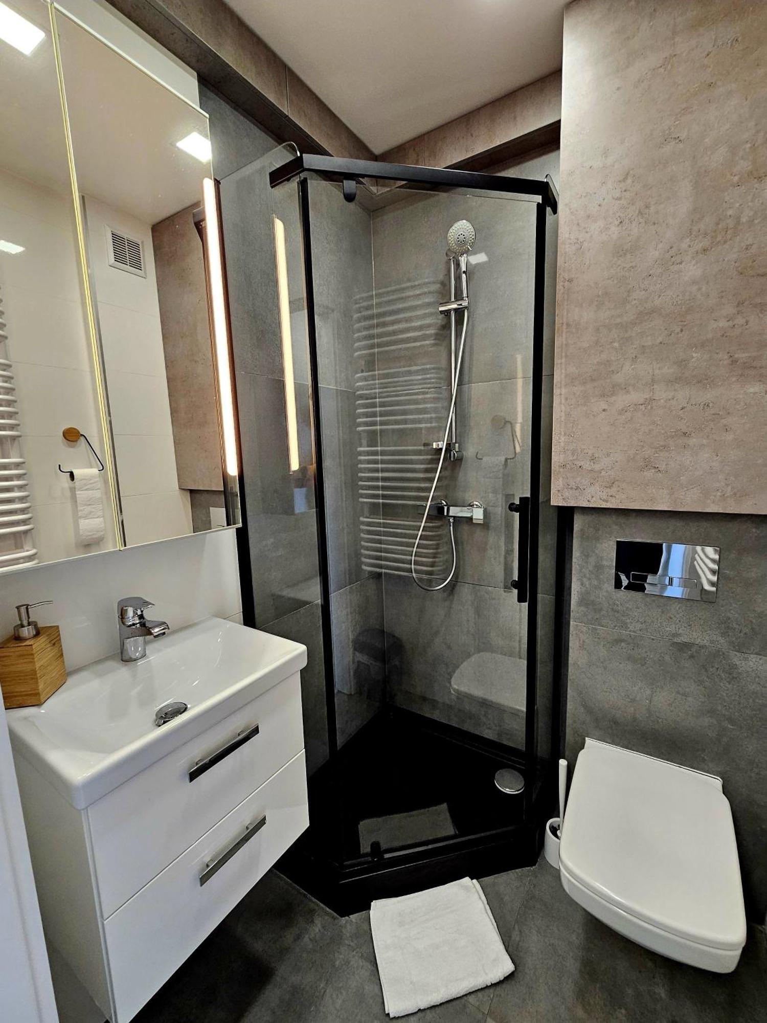 Apartament Pod Radiostacja -Gliwice Tarnogorska, Parking Free, Klimatyzacja Luaran gambar